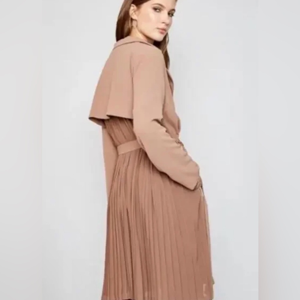 Hayden Light Brown Trench Coat with Belt 🔥 Size Medium New with tags 🏷️
